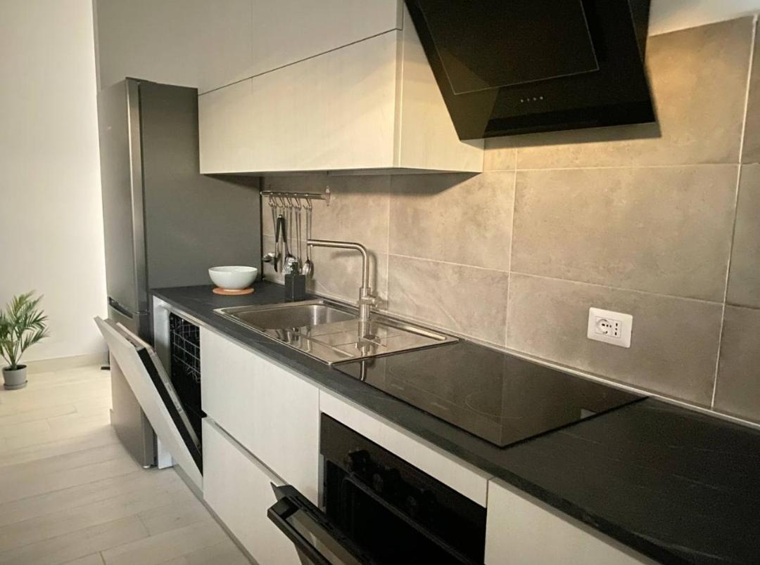 Apartamento Shining House In Milán Exterior foto